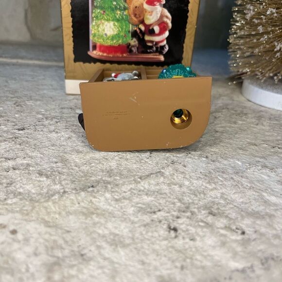 Hallmark Keepsake Magic ornament“Wee little Christmas” Light - Picture 4 of 4